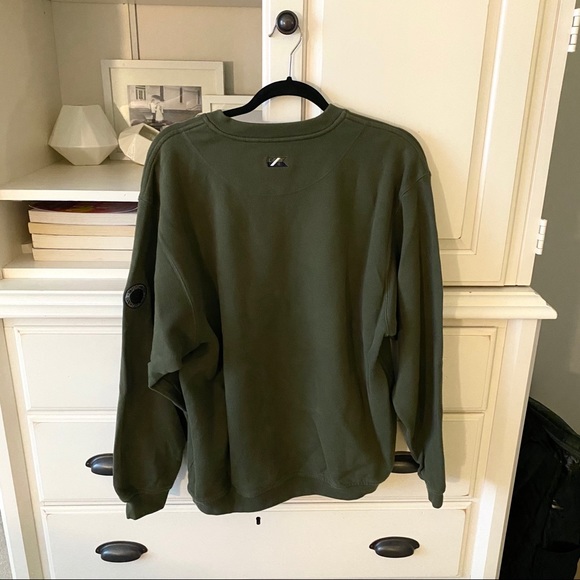 Cutter & Buck Green V-Neck Sweatshirt - Picture 2 of 7